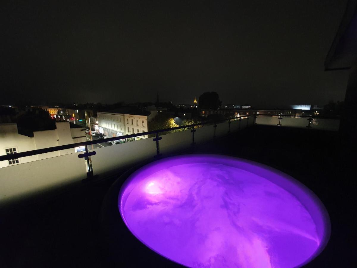 Central Penthouse With Hot Tub & Views 23 Cheltenham Exterior photo