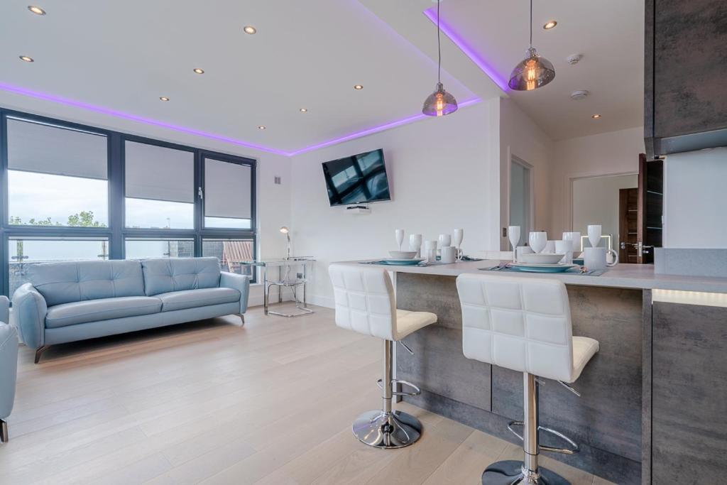 Central Penthouse With Hot Tub & Views 23 Cheltenham Exterior photo